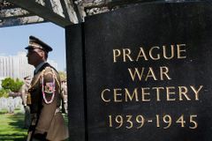 Vojáci uctili na Olšanech památku bojovníků s nacismem
