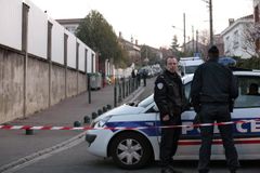 Francouzi zatkli islamistu, který plánoval útoky na kostely