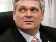 Ministr financí Vlastimil Tlustý.