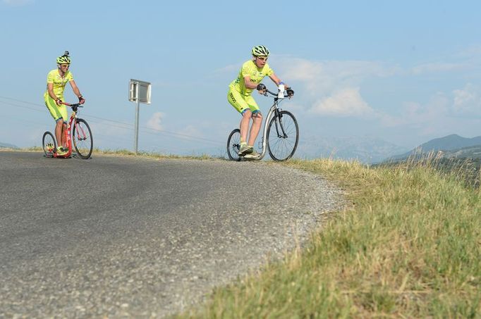 Na koloběžkách po trase Tour de France 2013