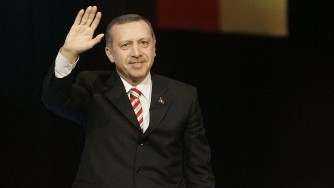 Turkish Prime Minister Tayyip Erdogan gestures as he makes a speech at the Koelnarena in Cologne February 10, 2008. REUTERS/Kirsten Neumann (GERMANY)