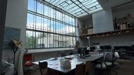 Budova vznikla na zakázku „Společnosti ku zřízení pomníku J. A. Komenského v Amsterdamě“ a měla sloužit jako ateliér pro sochaře Jana Štursu.