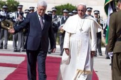 Peres a Abbás se s Františkem společně pomodlí ve Vatikánu
