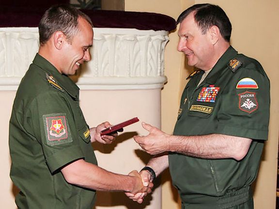 Podplukovník Azatbek Omurbekov (vlevo) měl velet krvavému útoku na ukrajinské město Buča.