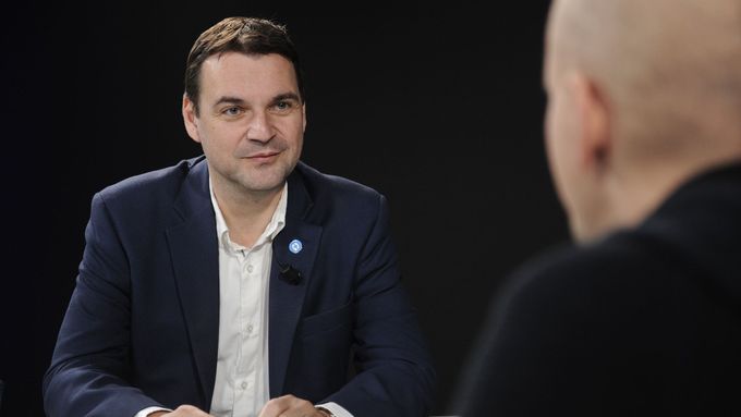 Spotlight moment: Hlas pro Motoristy omezí vliv komunistů a SPD. Jsou to šílenci, nabádá Macinka