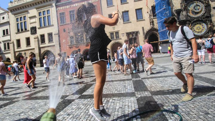 Teploty vyšplhají až na 33 stupňů. Čtvrtek přinese ochlazení a přívalové deště