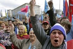 Pryč s Juščenkem, křičeli demonstranti na Ukrajině