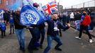 Fanoušci Glasgow Rangers slaví zisk 55. titulu ve skotské lize.