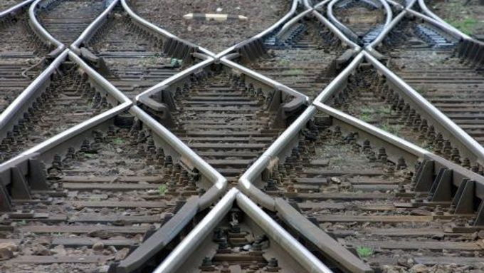 Inspektoři doporučili Správě železniční dopravní cesty před zimou zkontrolovat všechny tratě.