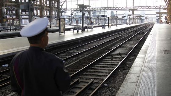 Gréve! Nádraží a koleje osiřely, Francie stávkuje proti reformě důchodů