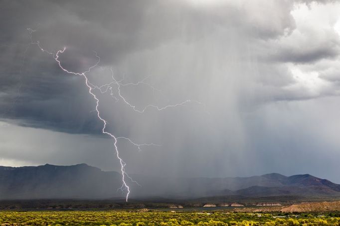 Blesk na horách, Arizona, ilustrační foto.