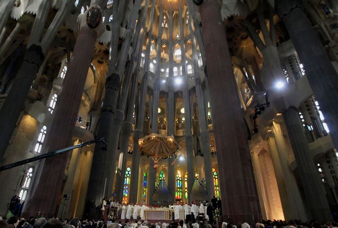 Baziliku Sagrada Familia začal v roce 1882 stavět architekt Antoni Gaudí