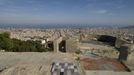 Obnova lokality na vrcholu kopce Túro de la Rovira, Jansana, de la Villa, de Paauw arquitectos, AAUP Jordi Romero i associats a Museu d´Història de Barcelona, Barcelona, 2010-2011, foto (c) Lourdes Jansana Kopec s názvem Túro de la Rovira je dominantou města s výhledem na celou Barcelonu. Jeho zanedbaný stav se stal ústředním zájmem Městské rady a Muzea historie Barcelony, které zahájily terénní úpravu dané lokality včetně rekonstrukce vyhlídky.   