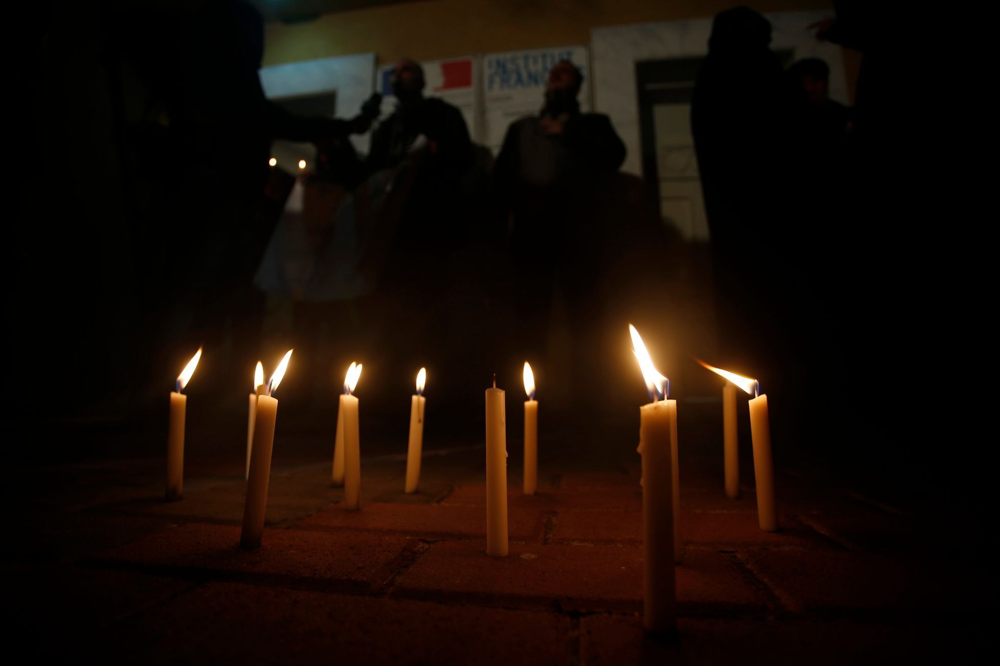 Svíčky za zavražděné novináře Charlie Hebdo v Gaze