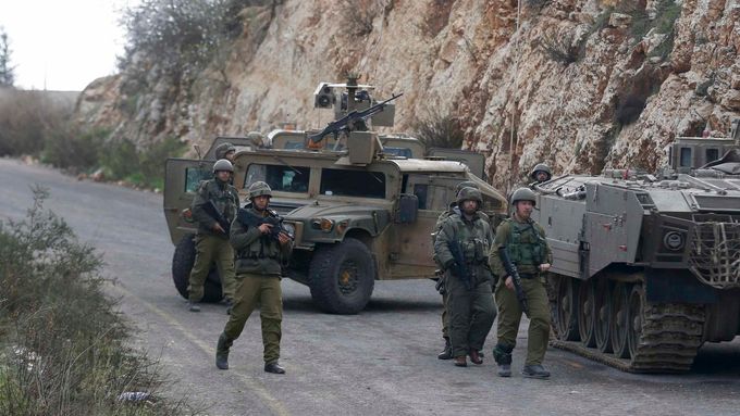 Izraelští vojáci u hranic s Libanonem.