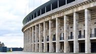 Celý olympijský stadion měl sloužit primárně propagandistickým účelům. Měl ukázat světu dokonalost Hitlerova režimu a bezchybnost árijského národa, který dobude Evropu. Na stadionu však árijci až tak nezazářili. Do historie se zapsali jiní, jako například chudý atlet z amerického Ohia - Jesse Owens, Hitlerovi navzdory.