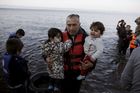 Do Řecka připlulo v listopadu kvůli horšímu počasí o polovinu méně uprchlíků