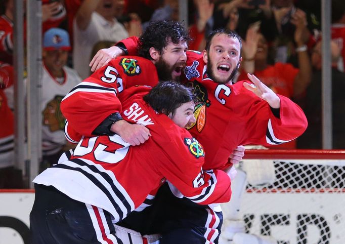 Chicago slaví zisk Stanley Cupu.