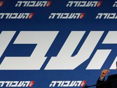 Ehud Barak promlouvá na kongresu Strany práce v Tel Avivu