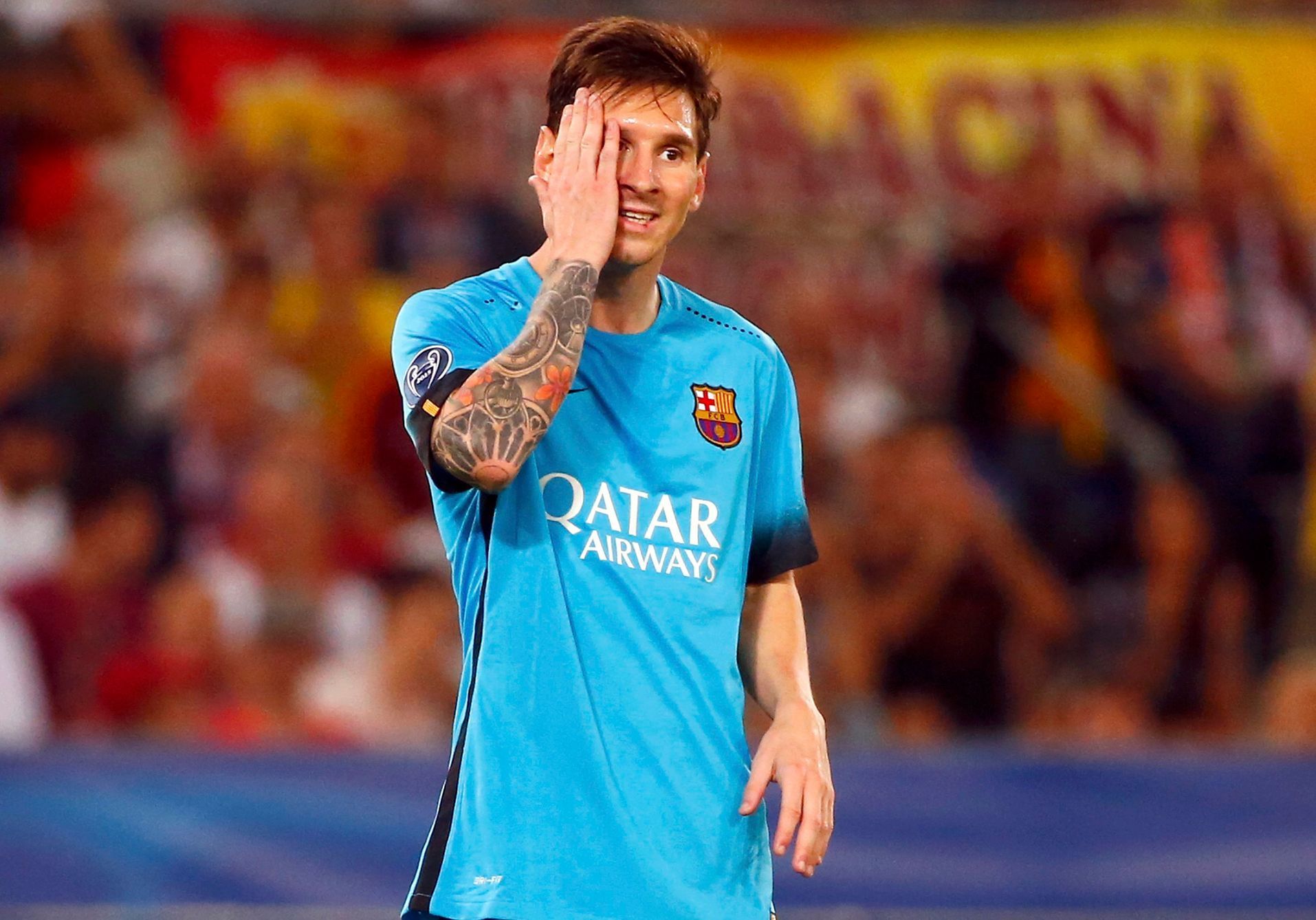 Hvězdný Lionel Messi se po utkání s AR Řím jen chytal za hlavu.