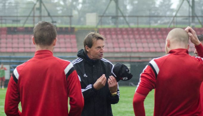 František Straka na tréninku třineckých fotbalistů.