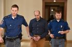 Muž, který se přiznal k vraždě seniorky a krádeži 15 tisíc korun, si má odpykat 12 let ve vězení
