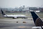 Další problém United Airlines: Výpadek sítě zastavil lety