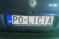 Audit odhalil machinace se značkami pro prominenty