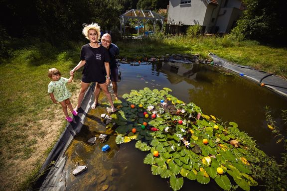 "Třeba včera sem přijely mámy s dětma, sedly si pod strom, děti tady v potoce chytaly kraby a mámy si čtyři hodiny povídaly," vysvětluje Kamil.