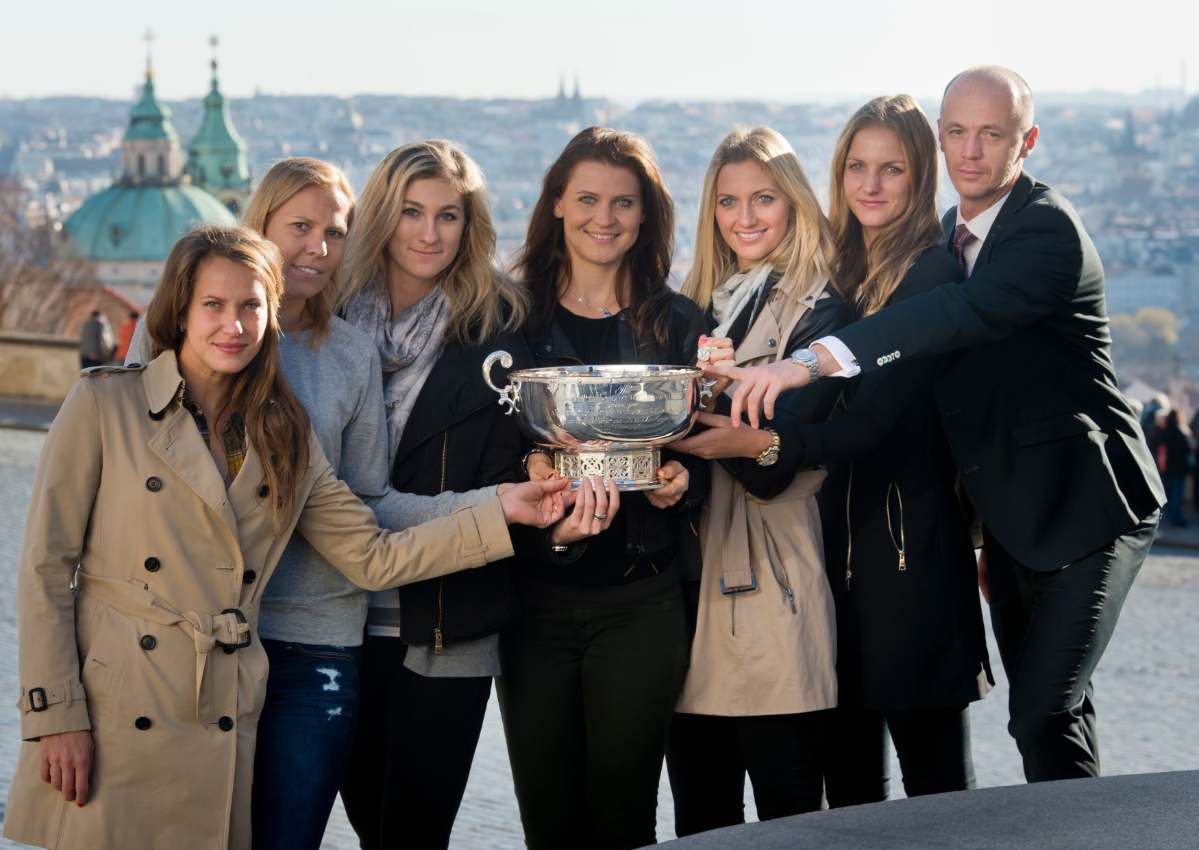 Focení s trofejí Fed Cupu 2015