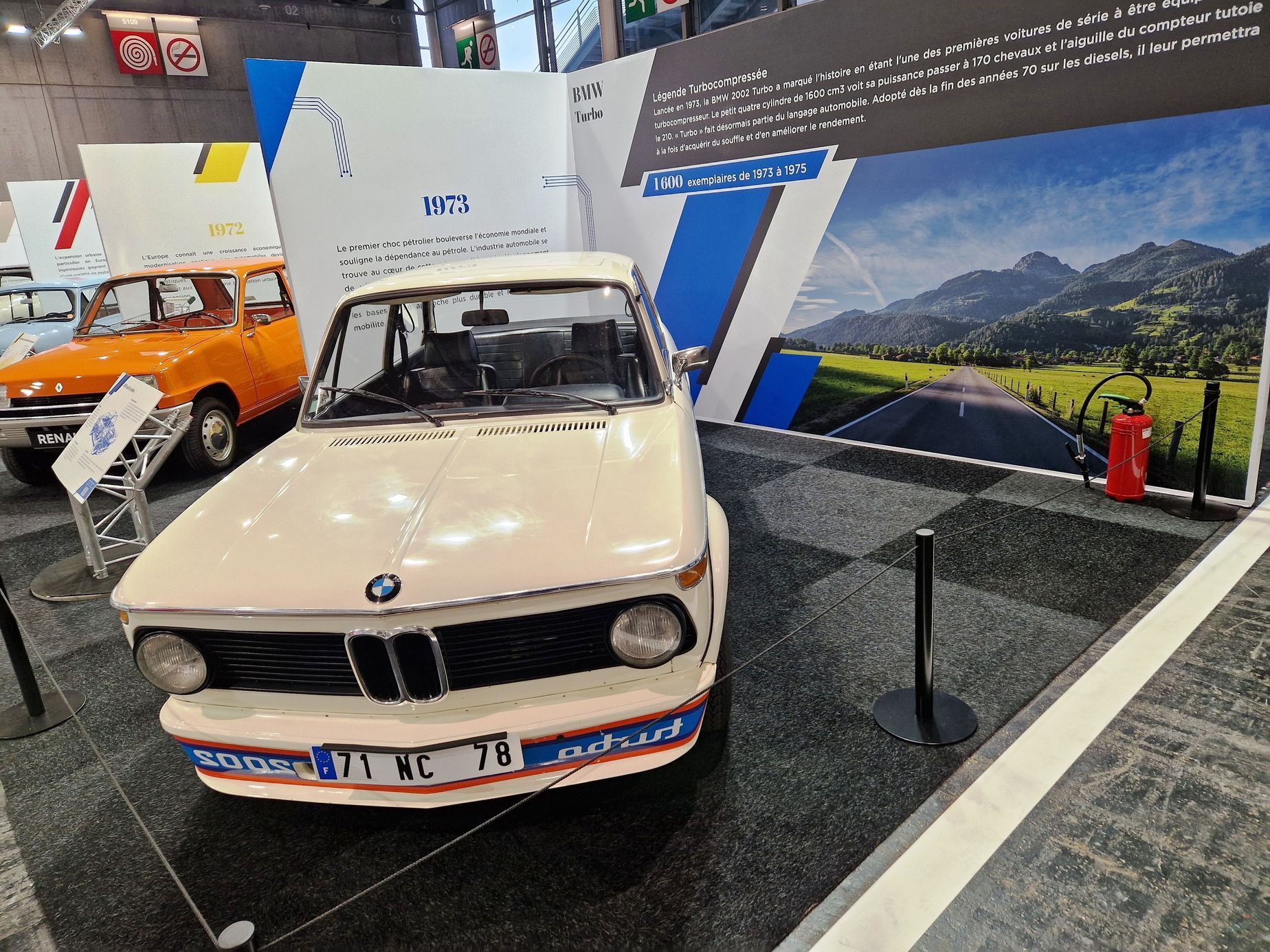 historická a filmová auta autosalon Paříž