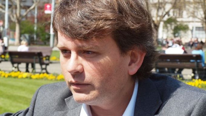 Gerald Schubert, šéfredaktor zahraničního vysílání Českého rozhlasu, se narodil ve Vídni. Od roku 2001 žije v Praze.