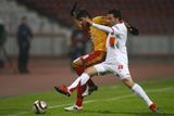 Galatasaray Istanbul se musel obejít bez pomoci zraněného Milana Baroše. Na snímku bojuje o míč Baris Özbek