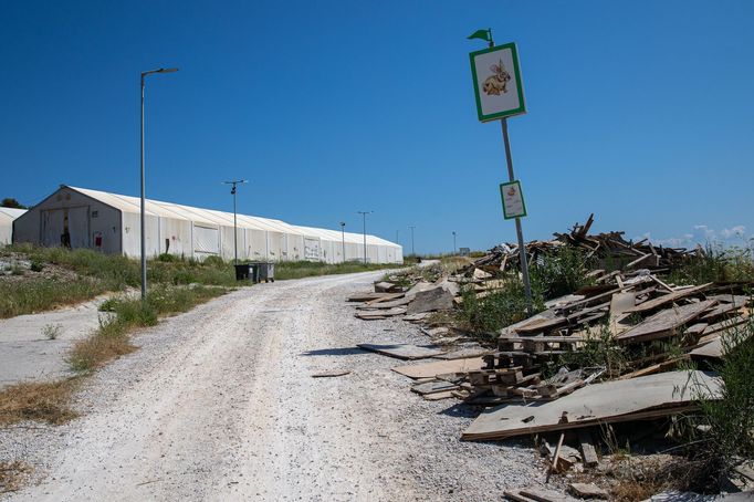 Uprchlický tábor Kara Tepe na ostrově Lesbos v Řecku.