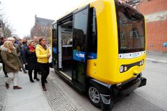 Po berlínské nemocnici jezdí samořízené minibusy