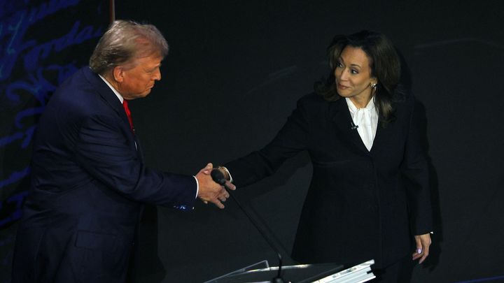 Ostrý duel Trumpa s Harrisovou má svého vítěze. Průzkum ukázal, kdo přesvědčil voliče; Zdroj foto: Reuters