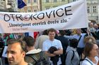 "Rusko tady nechceme!" Lidé v Praze vyšli proti extrémistům ve vládě
