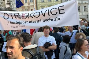 "Rusko tady nechceme!" Lidé v Praze vyšli proti extrémistům ve vládě