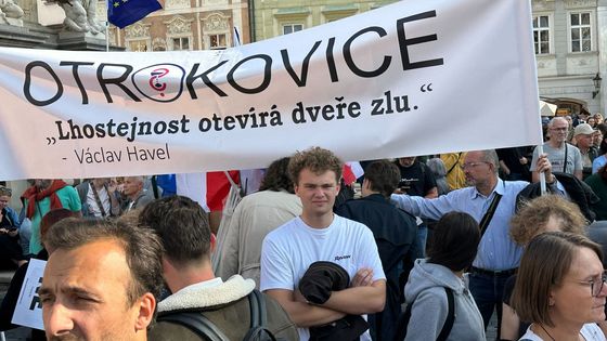 "Rusko tady nechceme!" Lidé v Praze vyšli proti extrémistům ve vládě