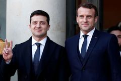 Klíčový den pro Donbas. Putin a Zelenskyj poprvé jednali o míru na Ukrajině