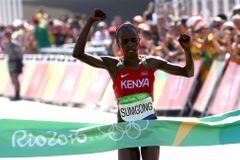 Sumgongová získala pro Keňu první maratonské olympijské zlato, Vrabcová-Nývltová doběhla 26.