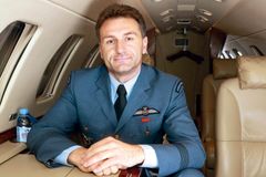 Do Paříže za 180 tisíc. Doufám, že letenky podraží, říká pilot bohatých a nemocných