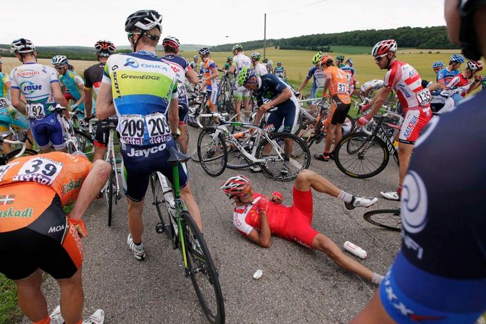 Hromadná nehoda během šesté etapy Tour de France 2012.