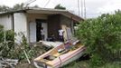 Residents of Caribbean Terrace in southern Kingston survey the damage and the boats washed up onto their lawn by Hurricane Sandy, October 25, 2012. Strengthening rapidly after tearing into Jamaica and crossing the warm Caribbean Sea, Sandy hit southeastern Cuba early on Thursday with 105-mph winds that cut power and blew over trees, with at least three fatalities in Jamaica and Haiti. REUTERS/Gilbert Bellamy (JAMAICA - Tags: ENVIRONMENT DISASTER) Published: Říj. 25, 2012, 5:45 odp.