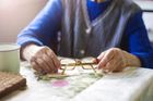 Stařecká demence je globální problém, žádná země na ni zatím není připravená, říká australský vědec