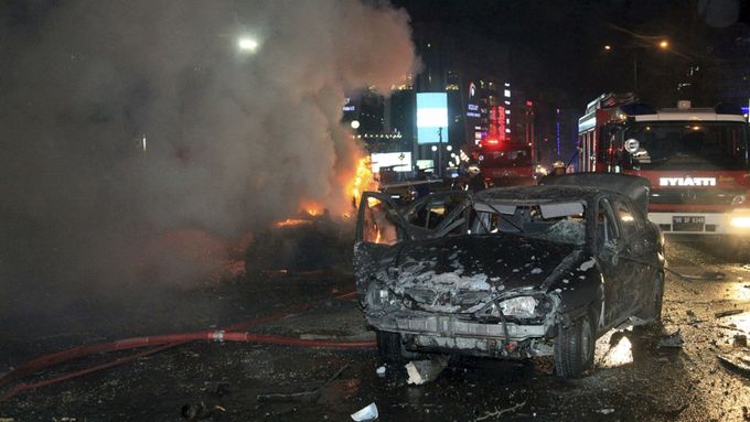 Nedělní útok v Ankaře si vyžádal desítky obětí.