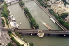 Sarkozy začal stavět kanál, který spojí Seinu a Rýn