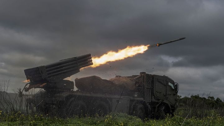 Raketomet Upír a houfnice Dana v akci. Takto pálí Ukrajinci na Rusy z českých zbraní