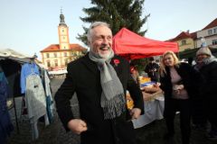 Každý poslanec smí podpořit jen jednoho kandidáta, rozhodl soud. Nikoho však z boje o Hrad nevyškrtl