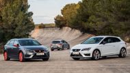 Nový Seat Leon Cupra 290 se prodává ve třech karosářských verzích. Zleva kombík ST, uprostřed pětidveřová verze a vpravo třídveřová SC.